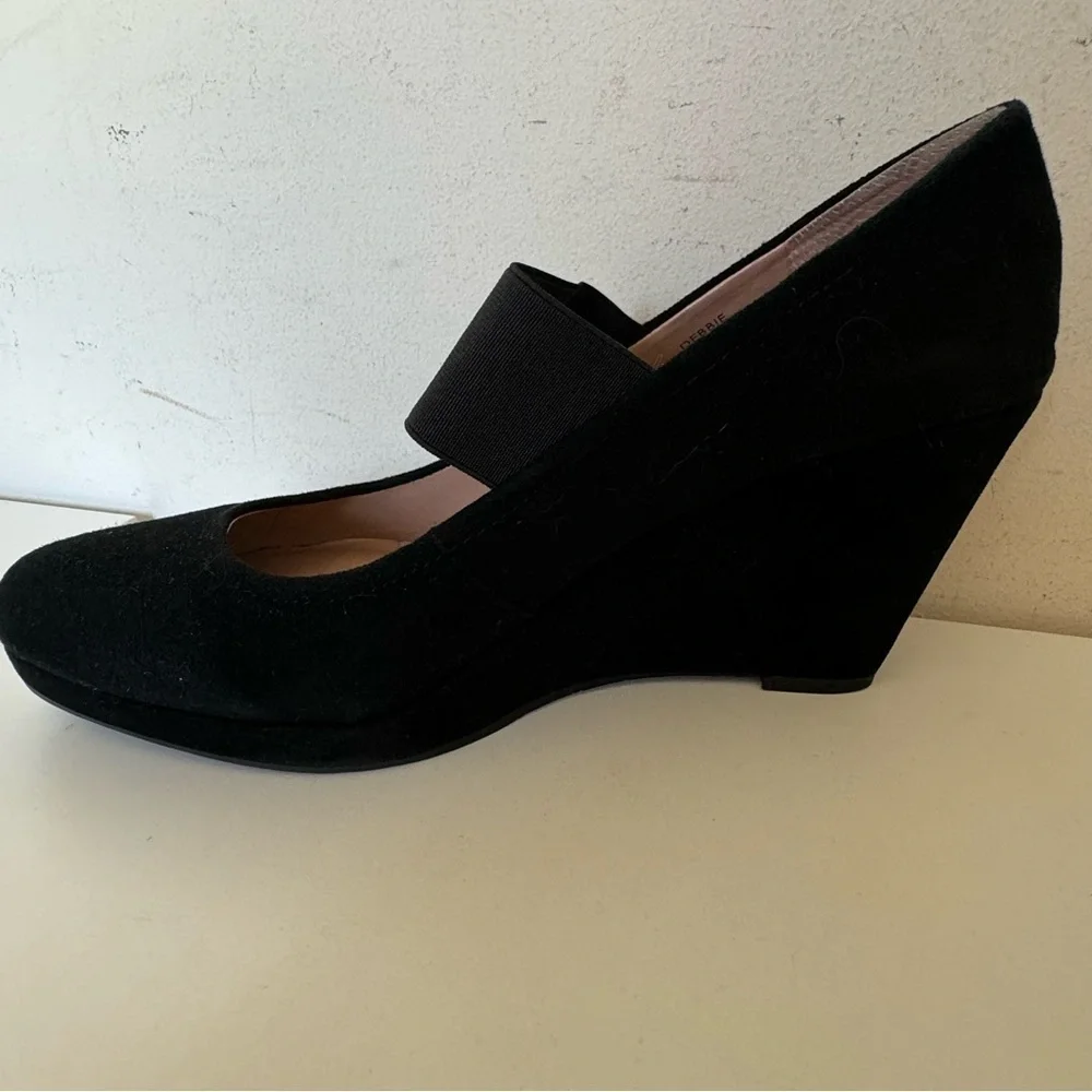 Tahari Debbie Black Suede Mary Jane Strap Platform Heels Pumps Size 10